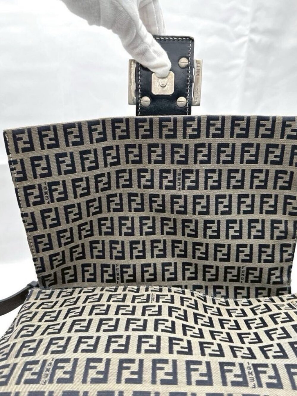Fendi Mamma Zucca Bucket Baguette Navy Tan Flap Bag Purse Tote FF - Picture 3 of 16